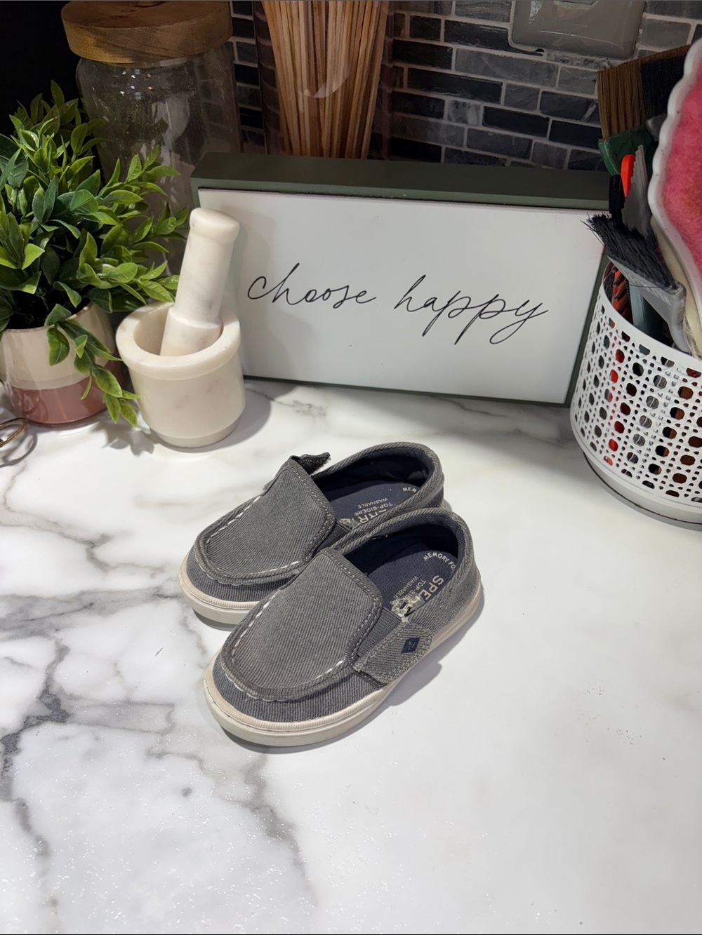 Sperry Kids Gray Canvas Slip-On Shoes 👟
